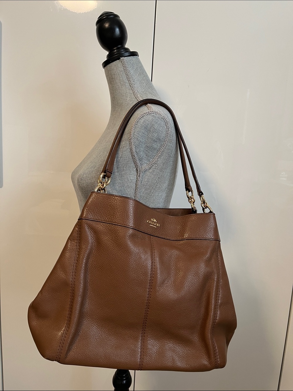 Authentic Coach Large Lexy Shoulder Bag in Saddle Brown Pebble Leather Like New
